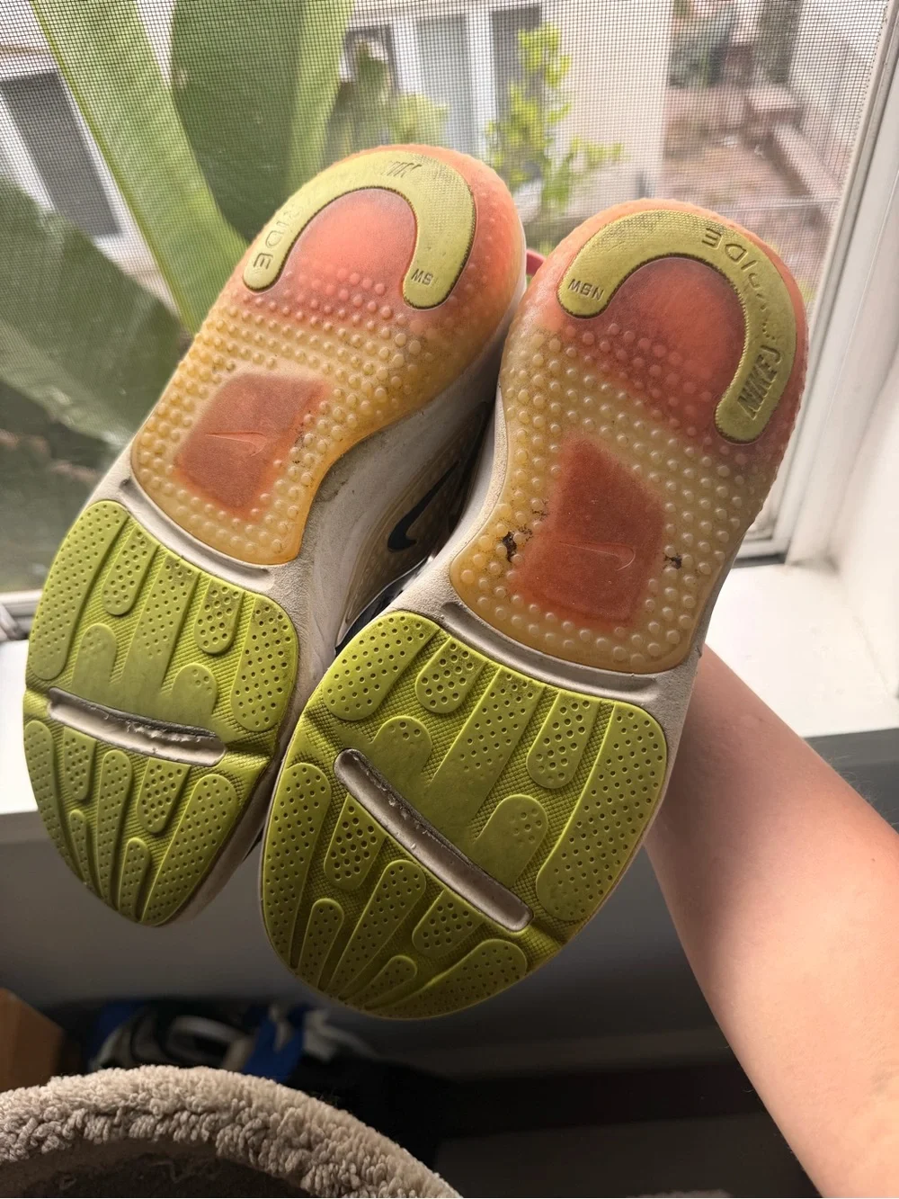 Color wave Nike sneakers - Picture 2 of 2
